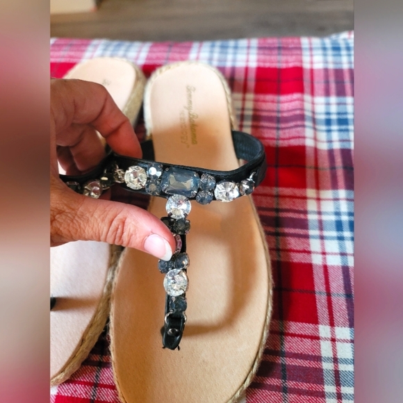 TOMMY BAHAMA Elegant Black Sandals with Rhinestone Accents - Picture 1 of 5